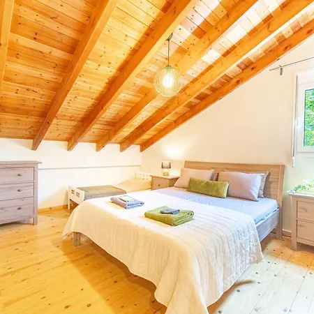 Depiros Corfu Semesterbostad Anaplades